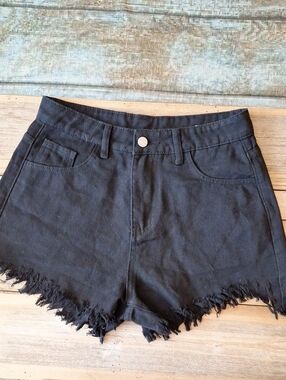 🔥🔥$8.00 Women's Black Frayed Hem Denim Shorts. Medium